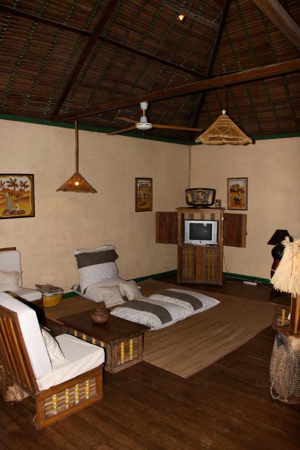 Les Bungalows D'Ambonara Hell-Ville Room photo